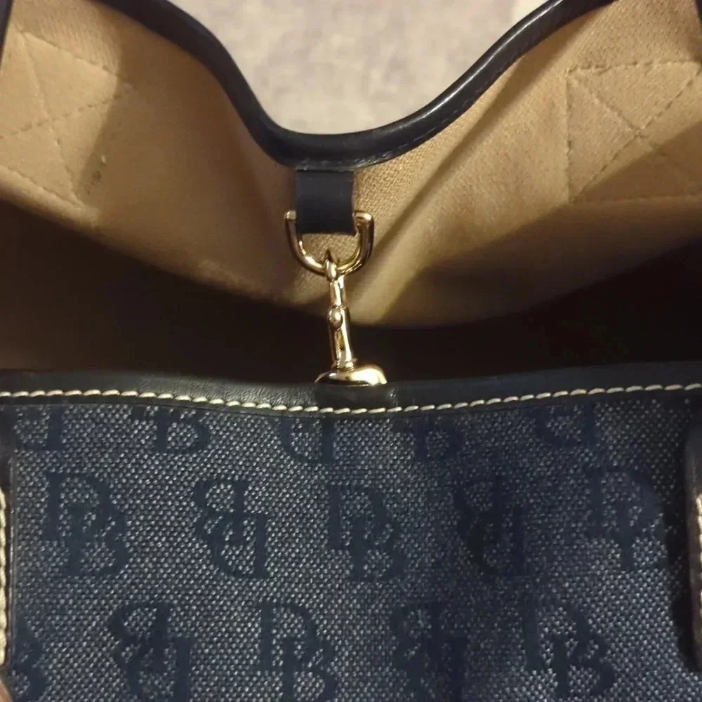Dooney & Bourke Signature Jacquard Extra Large Bag Canvas with Leather Handles - Picture 3 of 10